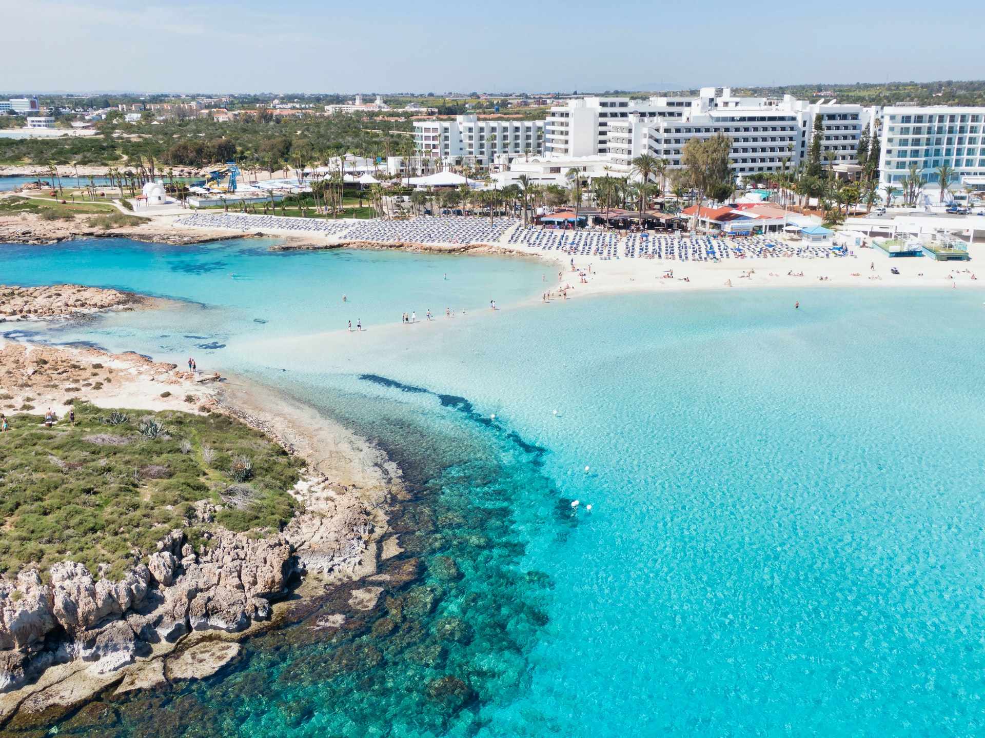 Η δεύτερη ακριβότερη παραλία παγκοσμίως είναι στην Κύπρο