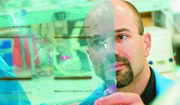 Έλληνας βρήκε τρόπο να «μετατρέπει» τα κακοήθη καρκινικά κύτταρα σε καλοήθη