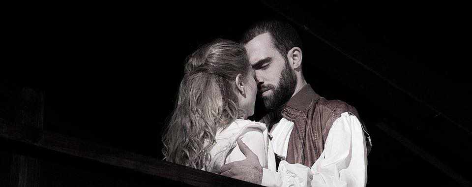 «Ο θίασος του William Shakespeare παρουσιάζει…»  