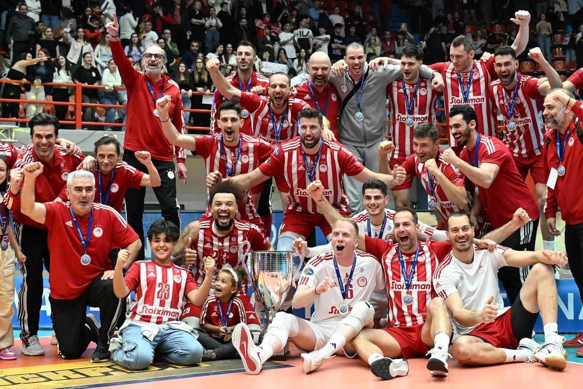 <<Σήκωσε>> το Κύπελλο ο Ολυμπιακός