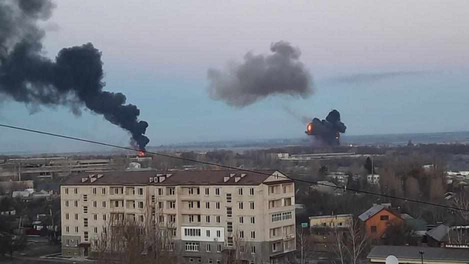 «Χτυπούν» αεροδρόμια οι Ρώσοι - Άμαχοι τρέχουν στα καταφύγια