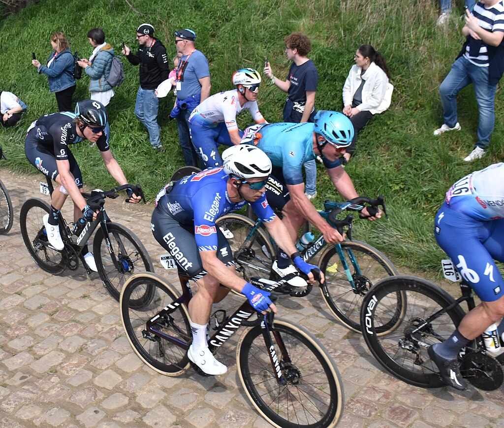 Νίκησε ο Κάντεν Γκρόουβς