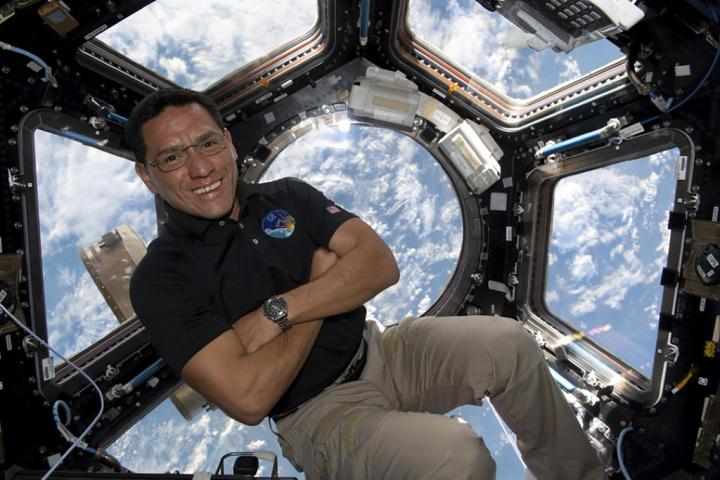 O αστροναύτης που έσπασε το ρεκόρ της NASA για παραμονή στο διάστημα