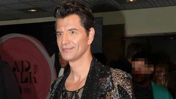 Στο κεφάλι βρήκε τον Σάκη Ρουβά ο δίσκος με τα λουλούδια