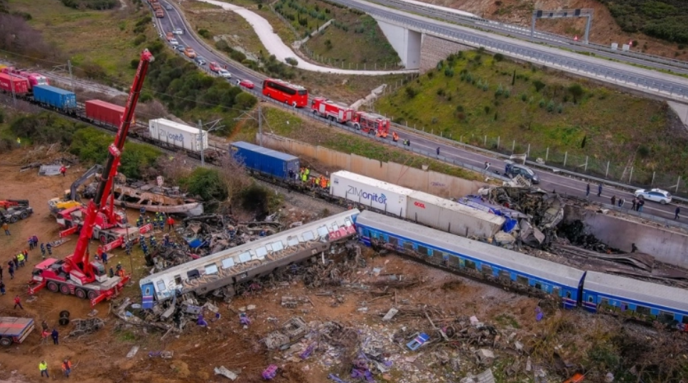 Τέμπη: «Είδα στις ειδήσεις νεκρούς, άτομα που νωρίτερα χαμογελούσαμε»