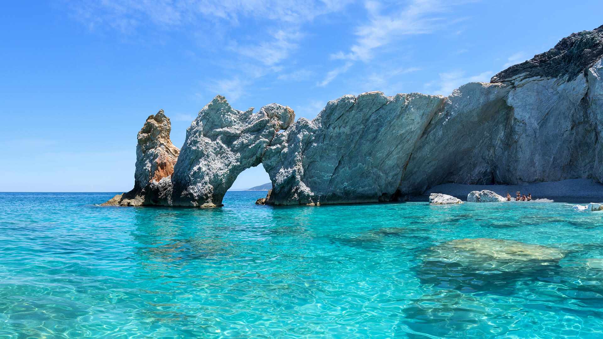 Είναι η ωραιότερη παραλία των Σποράδων