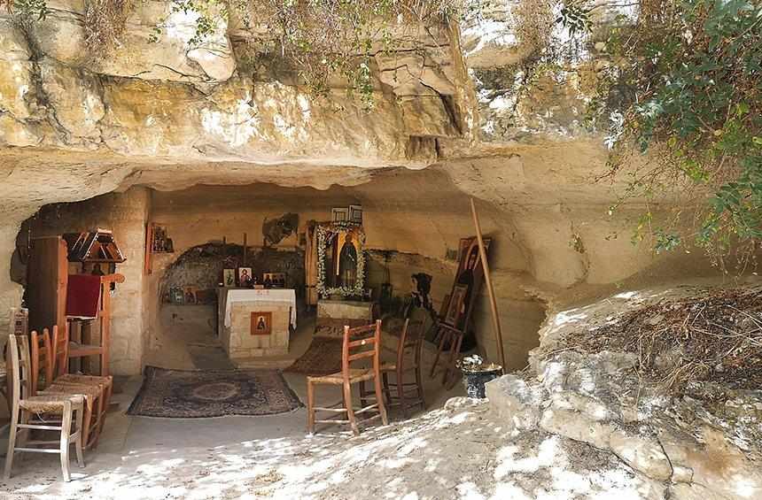 Το Σπήλαιο και Παρεκκλήσι του Οσίου Βαρνάβα