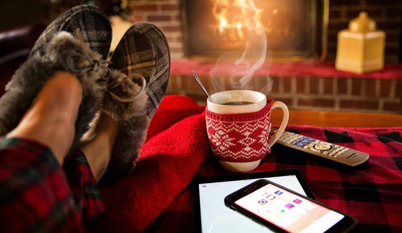 Πέντε τρόποι για να ζεσταθείτε στο σπίτι χωρίς να ανάψετε θέρμανση