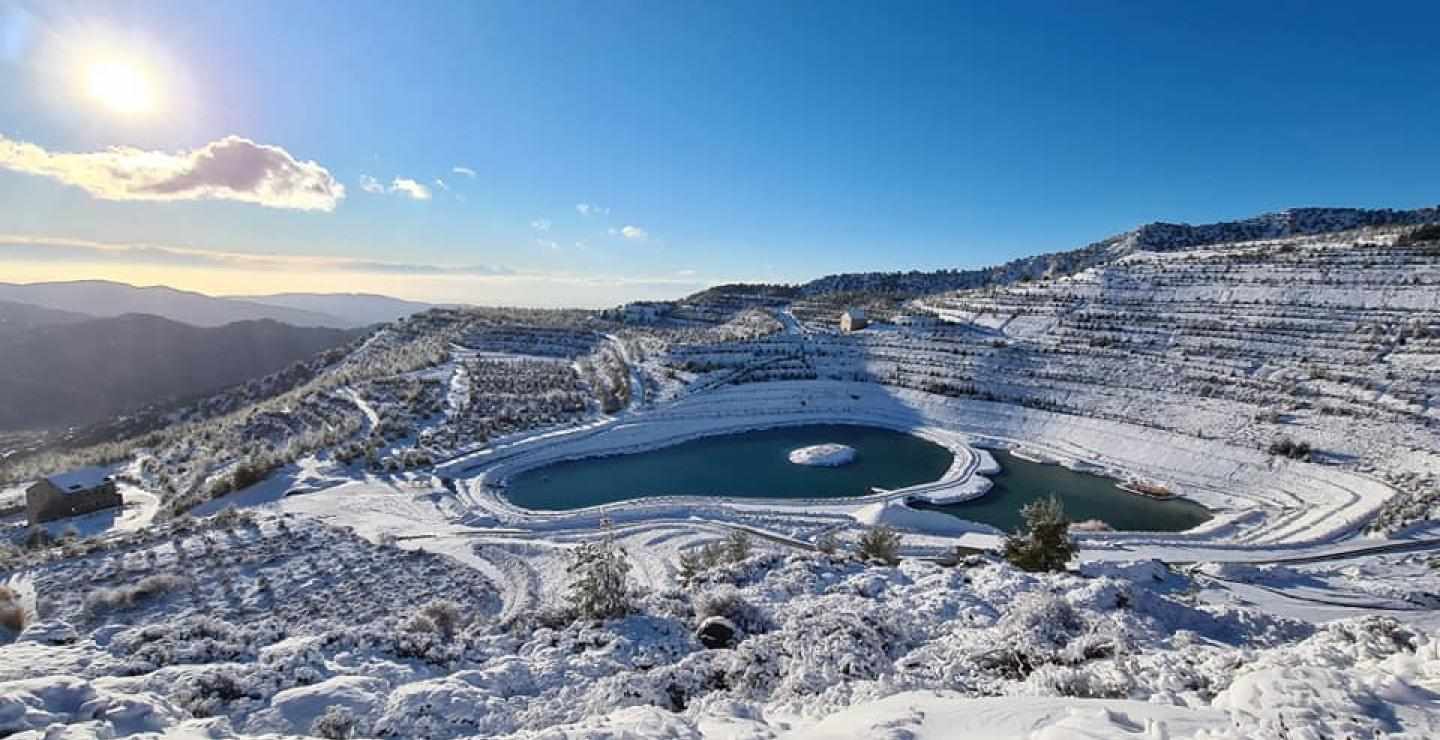 Μοναδικές εικόνες από τα χιονισμένα χωριά της Κύπρου