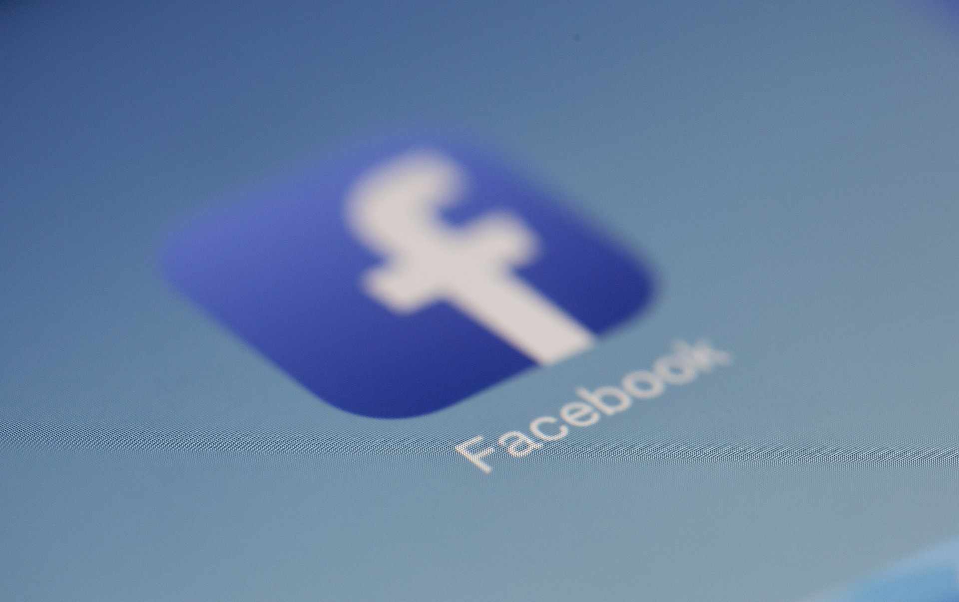 Κλείνει λογαριασμούς στα social media η Κίνα