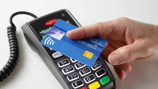 Tόσα θα είναι το πρόστιμο στις επιχειρήσεις που δεν θα δέχονται πληρωμή με κάρτες