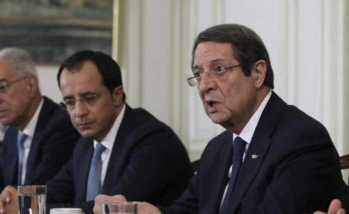 H κυβέρνηση κλείνει την πόρτα σε μέτρα στήριξης των νοικοκυριών και των μικρομεσαίων επιχειρήσεων