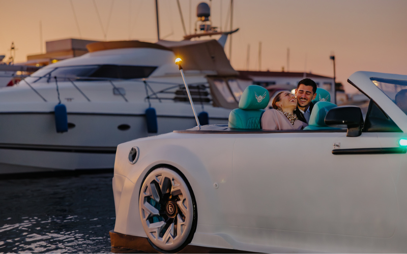 Η απόλυτη ρομαντική εμπειρία: Βόλτα με Rolls-Royce yacht στη Μαρίνα Λεμεσού