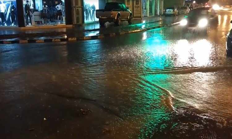 Βροχές ίσως και καταιγίδα κυρίως στα παράλια