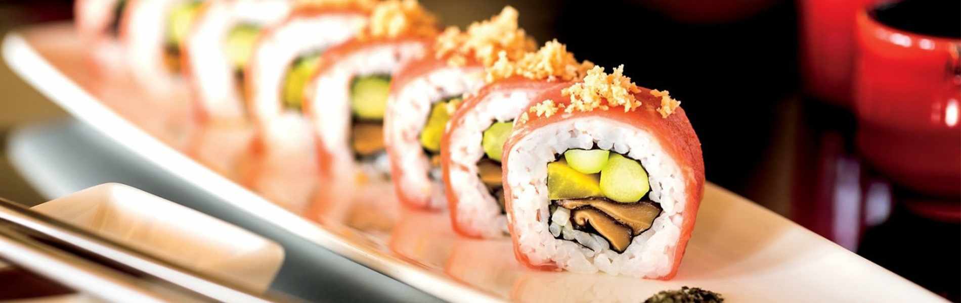 Τρώμε ασιατικό και sushi από γνωστό μαγαζί στο Παραλίμνι