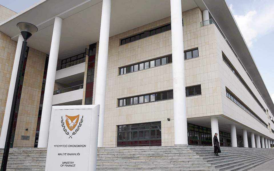 Ανακοίνωση Υπ. Οικονομικών για τις χρεώσεις των τραπεζών