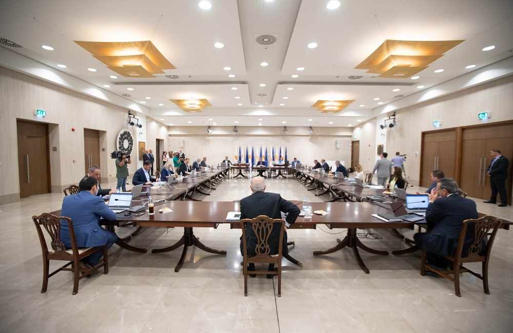 Τρία μέτρα και μία χαλάρωση - Τι αλλάζει από την Παρασκευή στην Κύπρο