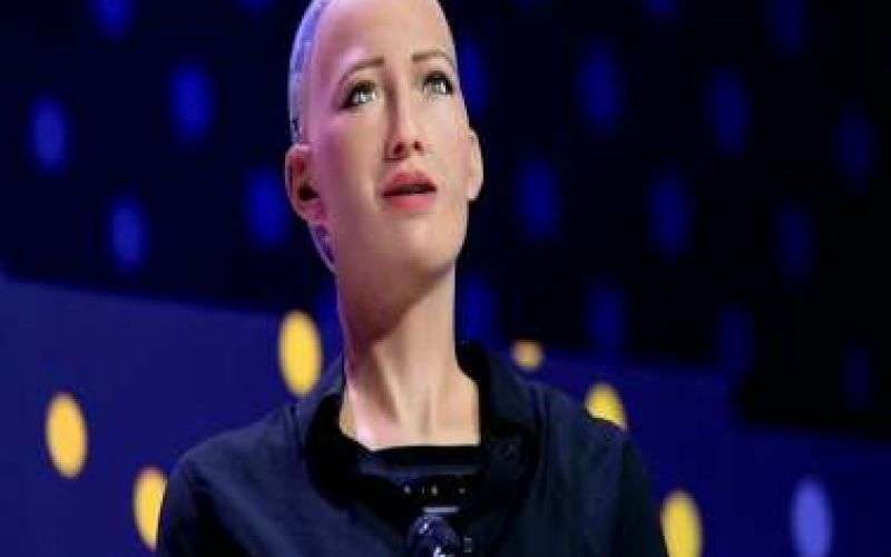 Η Σοφία, το πρώτο android με υπηκοότητα, τώρα θέλει να αποκτήσει ένα μωρό ρομπότ