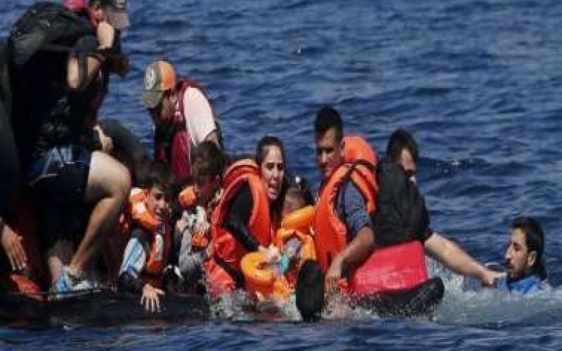 Βούλιαξε σκάφος με 18 επιβαίνοντες μετανάστες στο Κάβο Γκρέκο