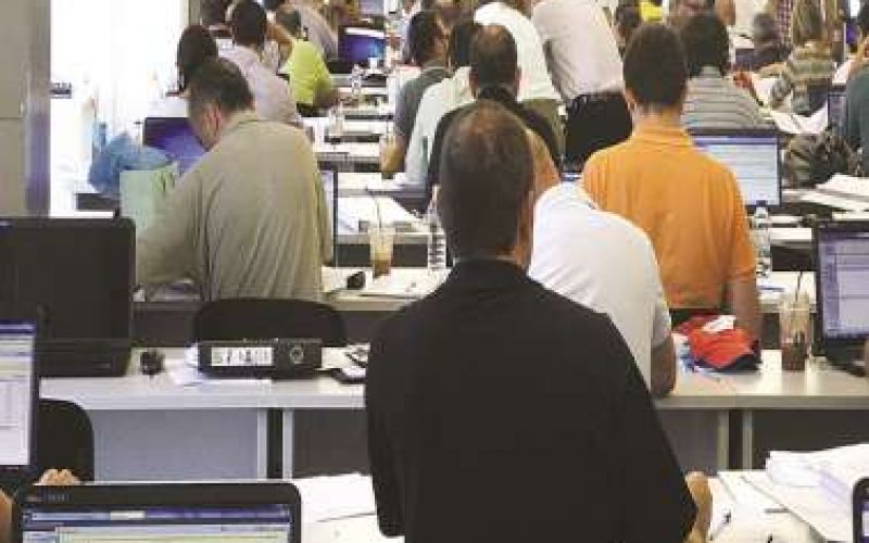 Με ιδιωτικές μπίζνες 5.000 υπάλληλοι του δημόσιου και ευρύτερου δημόσιου τομέα!