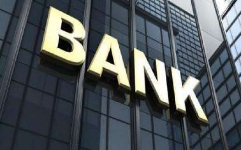 Ο πελάτης... πληρώνει τις αυθαίρετες τραπεζικές χρεώσεις