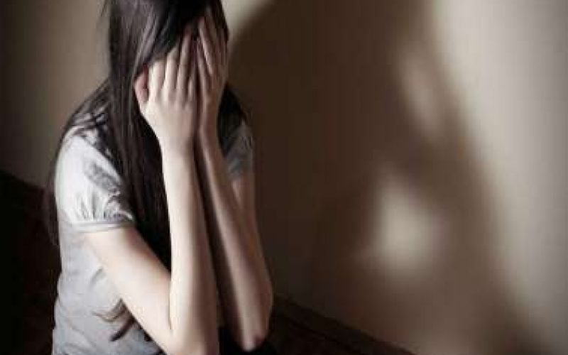 Kακοποιούσε σεξουαλικά τις ανήλικες κόρες της συμβίας του