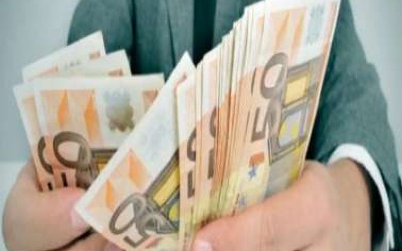 Ένας στους τέσσερις παίρνει κάτω από 1000 ευρώ