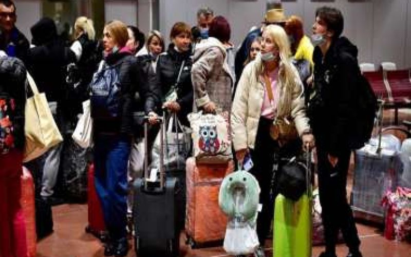 Επιχορηγημένη διαμονή 2.500 Ουκρανών σε ξενοδοχεία Αμμ/στου