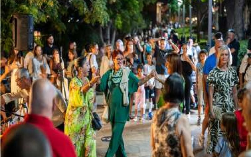 30+1 μουσικές σκηνές, με συνοδεία το φεγγάρι