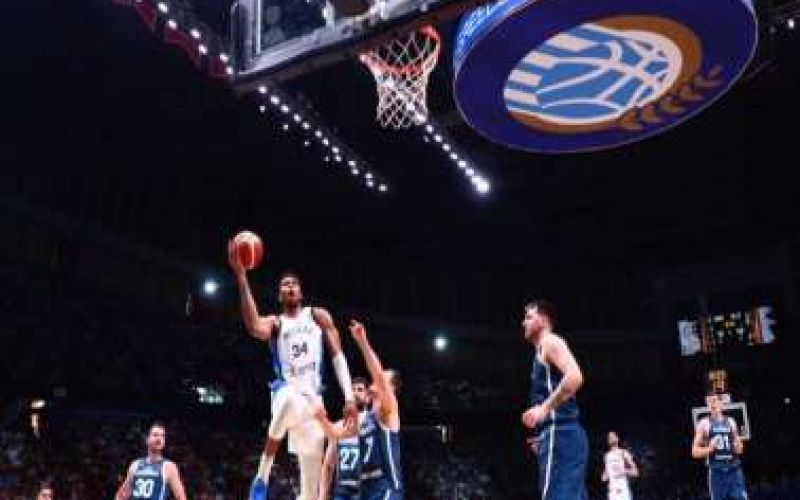 Την έστειλε στο σπίτι της