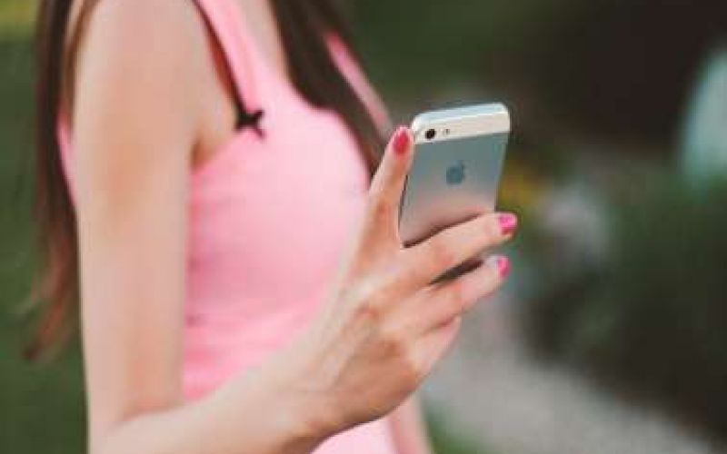 Τα smartphones μετατρέπονται σε όπλα κατά του κορωνοϊού