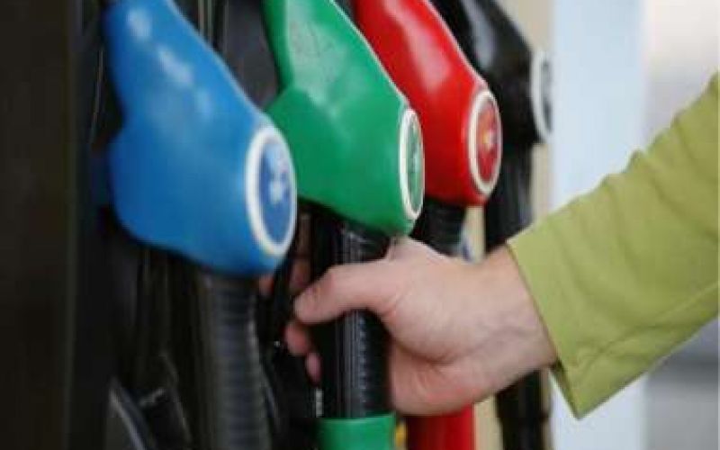 Τεράστια κέρδη για τις πετρελαϊκές από τις αυξήσεις των τιμών στα καύσιμα