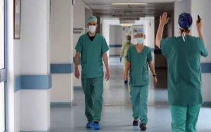 2 θάνατοι και 324 νέα κρούσματα