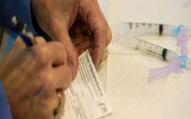 Όλα όσα πρέπει να γνωρίζεις για το εμβόλιο της Moderna