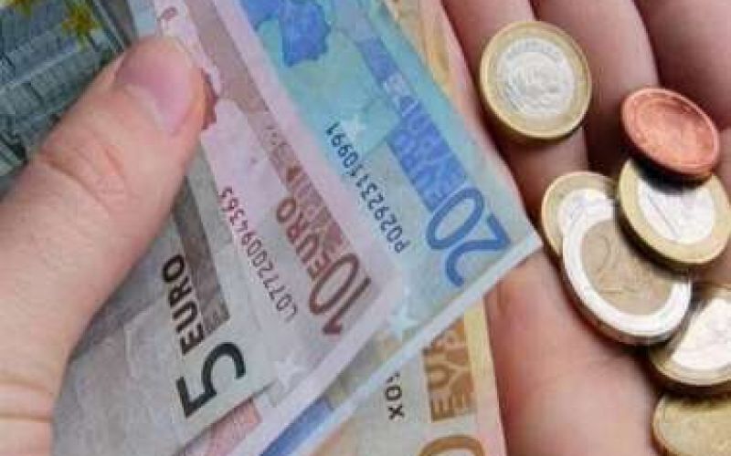 Μεγάλες αποκλίσεις κατώτατου μισθού στις χώρες της Ε.Ε
