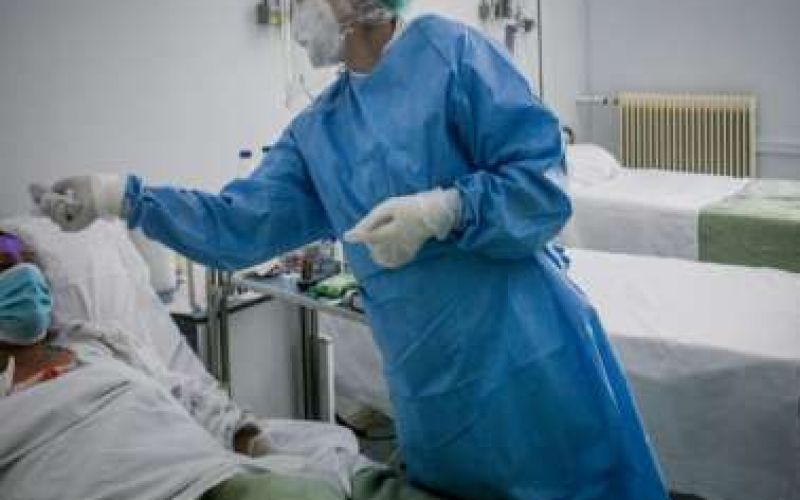 Το 31,5% των κρουσμάτων COVID-19 είναι 10-19 ετών