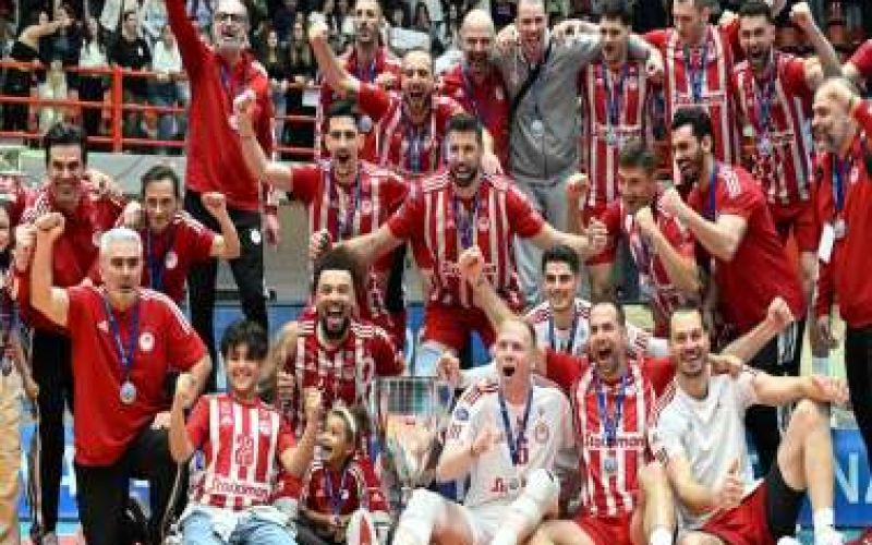 <<Σήκωσε>> το Κύπελλο ο Ολυμπιακός