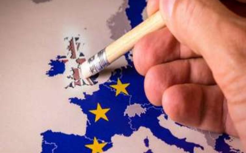 Η μετάλλαξη του κορωνοϊού βγάζει από τον χάρτη την Βρετανία