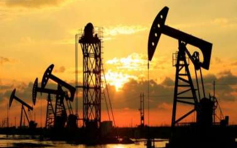 Μεγάλη πτώση σημειώνουν οι τιμές του αργού πετρελαίου