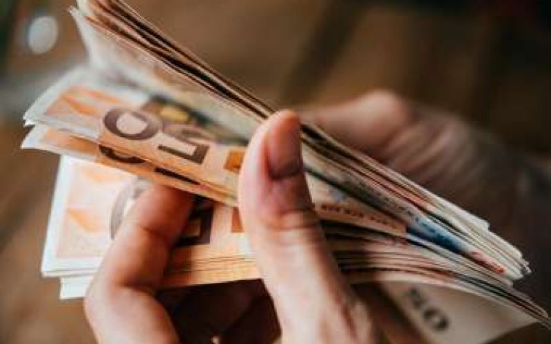 Αύξηση κατά 3,2% για μέσο ακαθάριστο μισθός το 2021