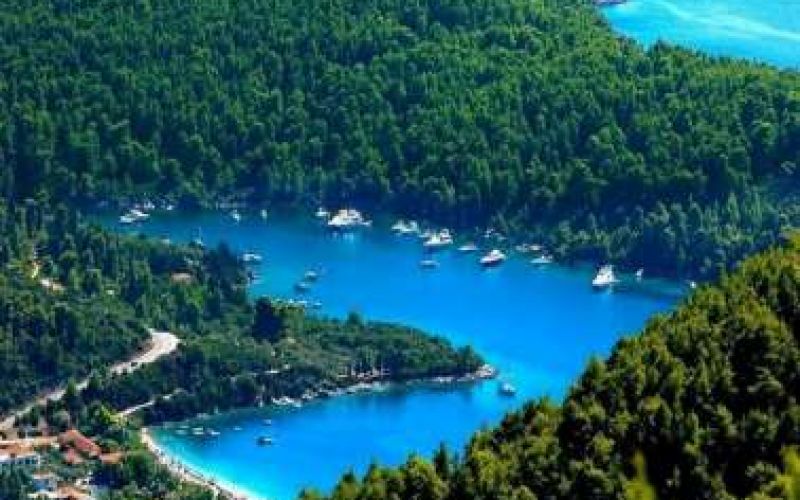 Ένα κινηματογραφικό ελληνικό νησί δίπλα στη Σκιάθο