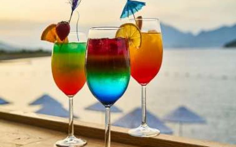 Cocktails είναι άρρηκτα συνυφασμένα με το Καλοκαίρι