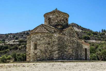 Η εκκλησία του Τιμίου Σταυρού στα Λεύκαρα