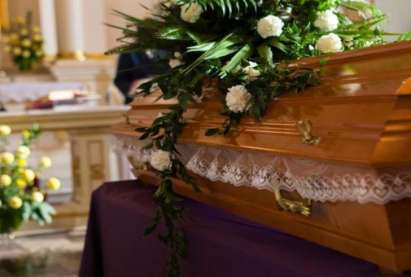 Αλαλούμ με κηδεία ατόμου που πέθανε από κορωνοϊό