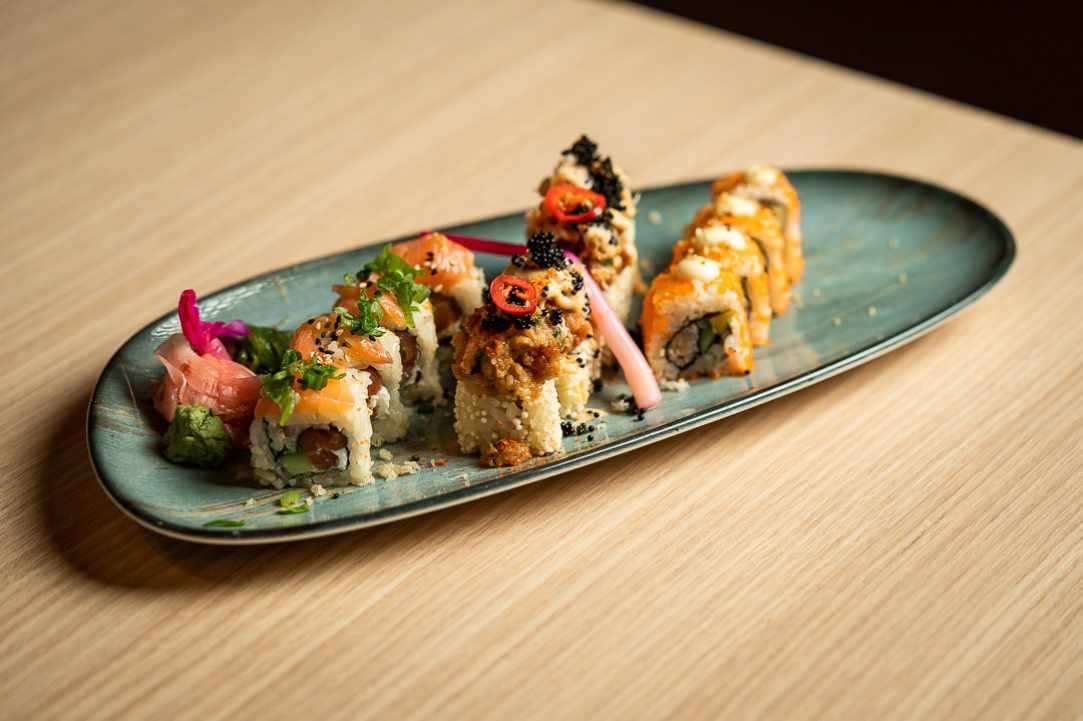 AHINOS Seafood and Sushi 8